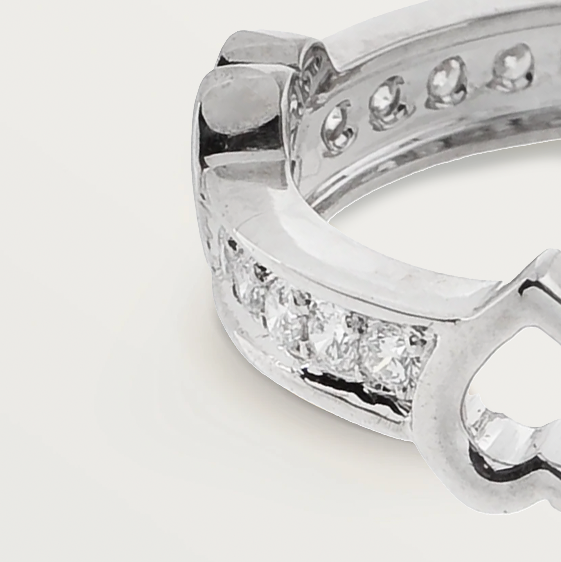 Amare ring
